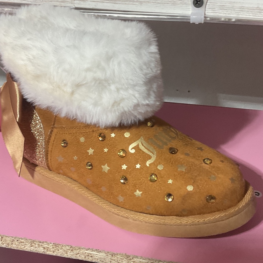 Juicy Couture Tan Kids Faux-Fur Cuff Boot with Gold Accents
Also has a bow